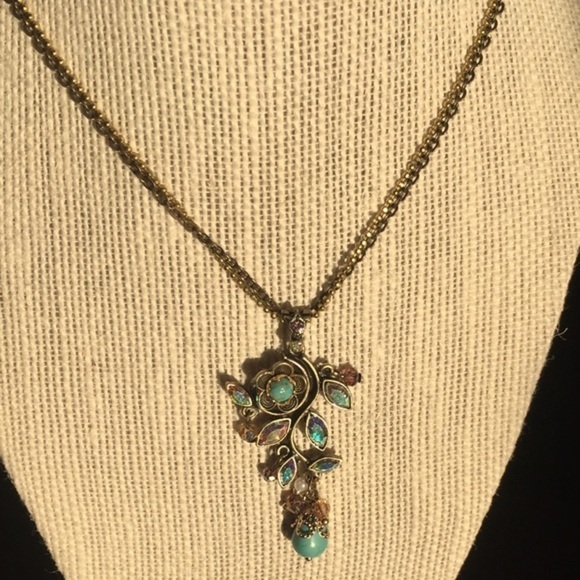 D'vine necklace with two tone chains - Picture 5 of 7